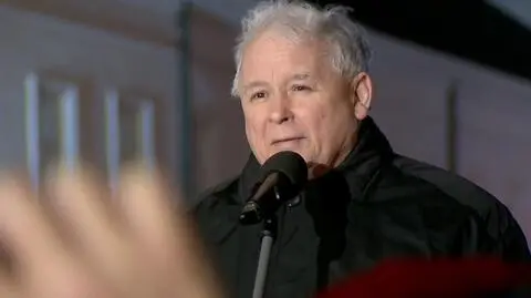 Jarosław Kaczyński pod pałacem