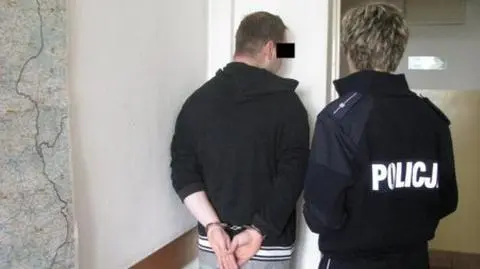 Pijany zaatakował policjanta w autobusie