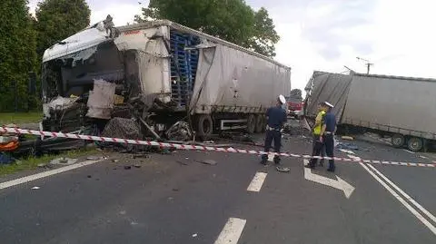Zderzenie trzech tirów. 
Dwóch kierowców nie żyje
