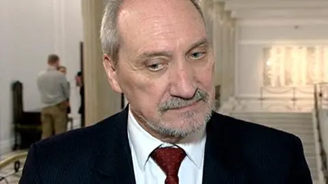 Antoni Macierewicz 
z Medalem Przemysła II 