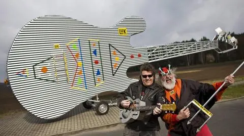 15 metrowa gitara, która jeździ