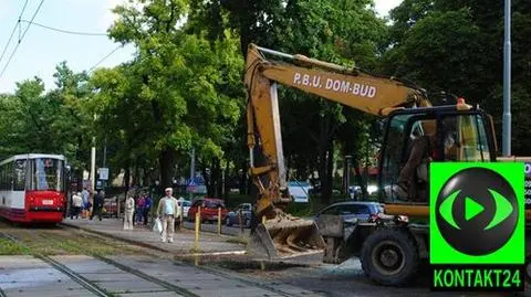 Koparka uderzyła w jadący tramwaj