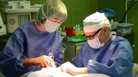 Wszczepiony implant ma pomóc 13-latce odzyskać słuch