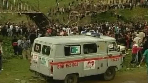 Widzowie runęli wraz z mostem