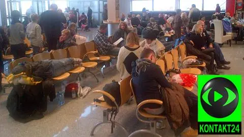 180 pasażerów uwięzionych na Ławicy przez cały dzień. Wreszcie odlecieli