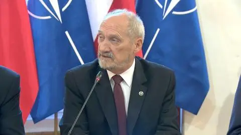 Szef MON na posiedzeniu podkomisji smoleńskiej
