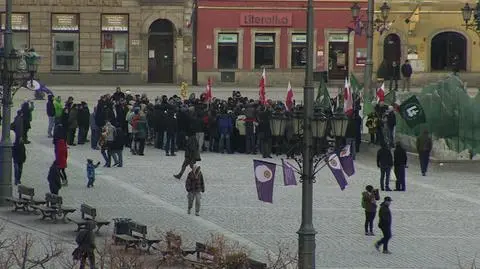 Przeciwni rządowi Tuska zebrali się na rynku