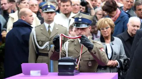 Przegląd prasy: Czy słuszny był państwowy pogrzeb Jaruzelskiego? Większość odpowiada "tak"