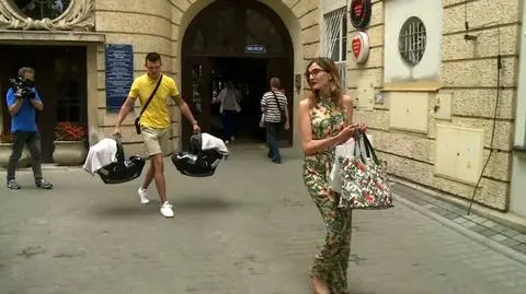 Sześcioraczki z Krakowa. Kaja i Nela w drodze do domu