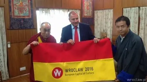 Dalajlama znowu odwiedzi Wrocław. 
"To zaproszenie traktuje jak polecenie"