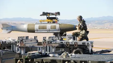 Izrael uzupełnia arsenały tysiącami bomb