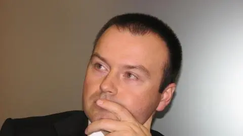Kulisy "infoafery" w materiale "Czarno na białym" z 2012 roku