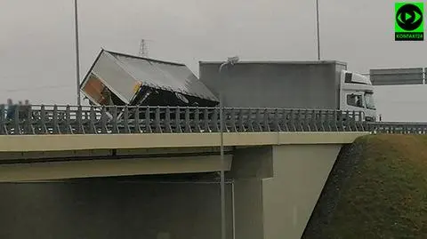 Lubuskie. Wiatr zdmuchnął przyczepę, wjechał w nią bus. Ranne dwie osoby