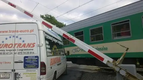 O krok od tragedii na przejeździe kolejowym