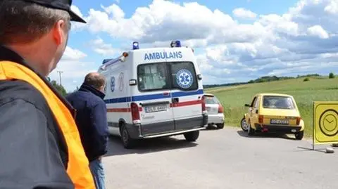 Wypadek na trasie rajdu. Samochód poturbował kibica