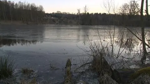 Mężczyzna wpadł pod lód w miejscowości Sulice 