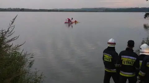 Wodzisław Śląski. Zasnął za kierownicą i wjechał do stawu