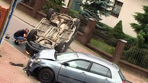 Trzy osoby trafiły do szpitala po dachowaniu