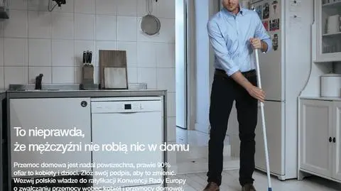 Mężczyzna mopem zmywa krew. Kontrowersyjna kampania Amnesty International
