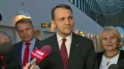 Sikorski tłumaczy się ze swoich podróży 