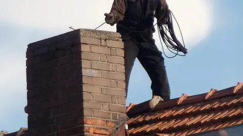 Kominiarz usłyszał zarzut poświadczenia nieprawdy