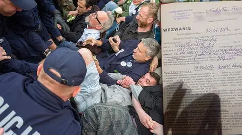 Frasyniuk wezwany na komisariat