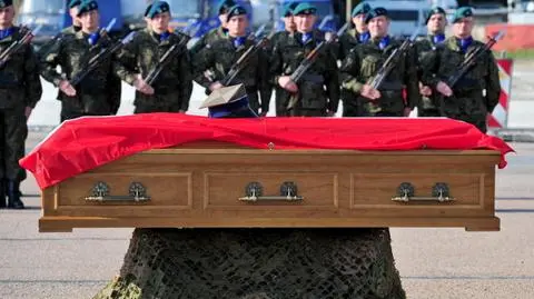 Ciało poległego w Afganistanie żołnierza wróciło do Polski. "Jesteś już w ojczyźnie"