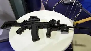 Ak-12 z bogatym zestawem dodatków