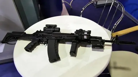 Nowa broń rosyjskiego żołnierza. AK-12 i AEK-971 równe