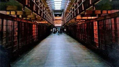 Psychopaci częściej wychodzą zza krat