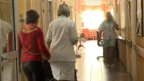 Zaszyto chustę chirurgiczną w ciele pacjentki. Dowód rzeczowy został zniszczony