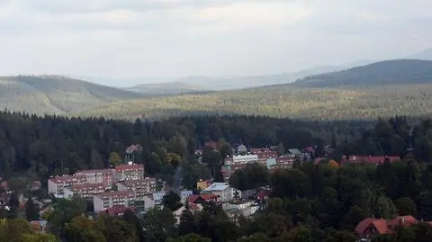 Szklarska Poręba. Samochód wjechał w turystów, jedna osoba ranna