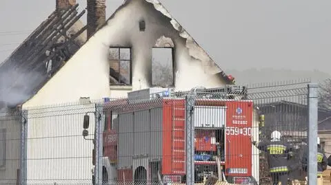 Spłonęło drewno i dach domu 