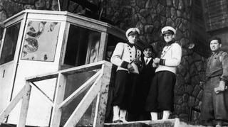 Historyczny wagonik i jego obsługa