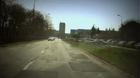 Droga jak szachownica. 
Nowy asfalt zastąpi "łatankę"