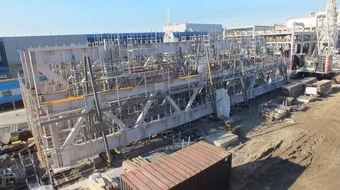 Herkules podniesie 120-tonowe kratownice
