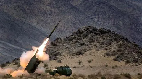 Amerykanie przerzucili wyrzutnie HIMARS do Syrii