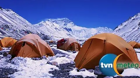 Tłok na Mount Everest. 200 osób w weekend