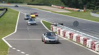 8 Edycja Track Day na poznańskim torze wyścigowym. Udział w wyścigu wzięło ponad 60 ekip