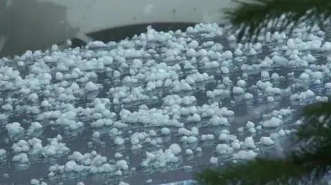 Grad w Zakopanem. Ulice zrobiły się białe