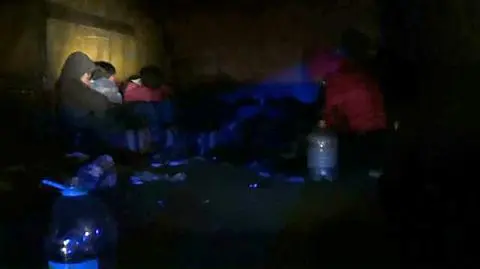 16 nielegalnych imigrantów w ciężarówce