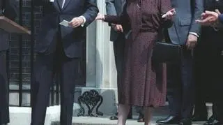 Ronald Reagan i Margaret Thatcher na Downing Street w Londynie