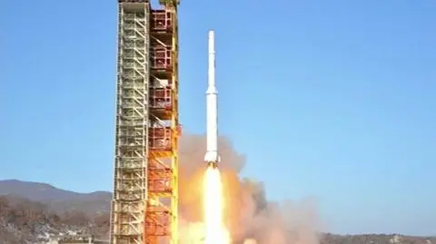 W nocy z soboty na niedzielę, Korea Północna wystrzeliła rakietę dalekiego zasięgu