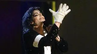 Michael Jackson chce sprzedać kolejną swoją rękawiczkę
