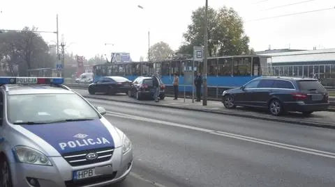 Zderzenie trzech samochodów na ul. Kosmonautów