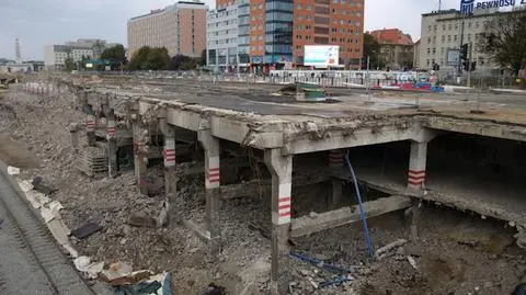 Księżycowy krajobraz na Kaponierze. 
Zamkną przejścia podziemne