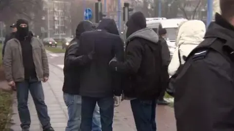 Adam Z. miał im przyznać się do zabójstwa Ewy Tylman. Oskarżył ich o przemoc. Prokuratura umorzy sprawę