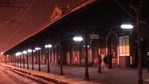 W szkole godzinę za wcześnie, przez kolej