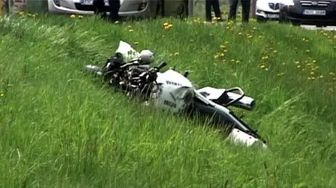 Policjant na motocyklu zderzył się z ciężarówką