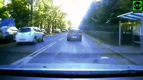 Wrocław. Z dużą prędkością wyprzedzał na pasach, z lewej strony wysepki